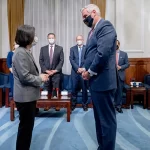 Eric Holcomb met Tsai