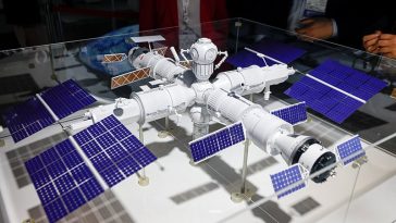 Russia unveils model of new space station