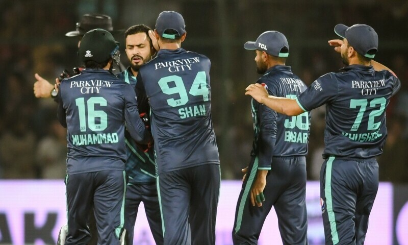 4th T20: Pakistan win by 3 runs against England in seesaw thriller