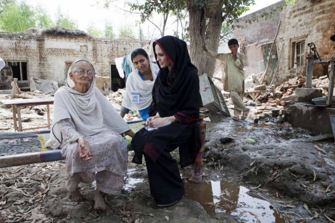 Angelina Jolie arrives in Pakistan to visit people affected by floods