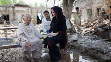 Angelina Jolie arrives in Pakistan to visit people affected by floods