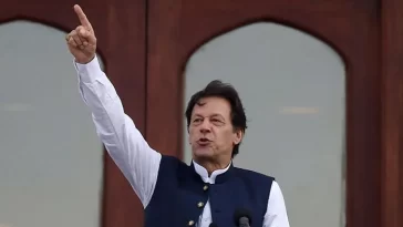 Apology only way out for Imran now, legal experts say