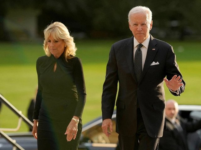 Biden says US forces would defend Taiwan in the event of a Chinese invasion