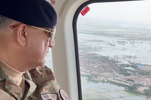 COAS Spends ‘Defence & Martyrs’ Day With Balochistan Flood Victims