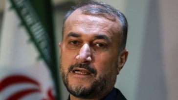 Iran wants closer ties with UAE: foreign minister