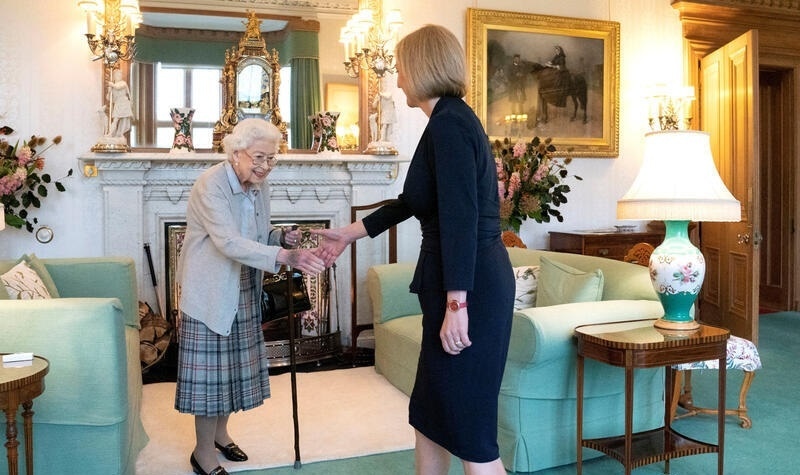 Liz Truss becomes new UK PM after audience with queen