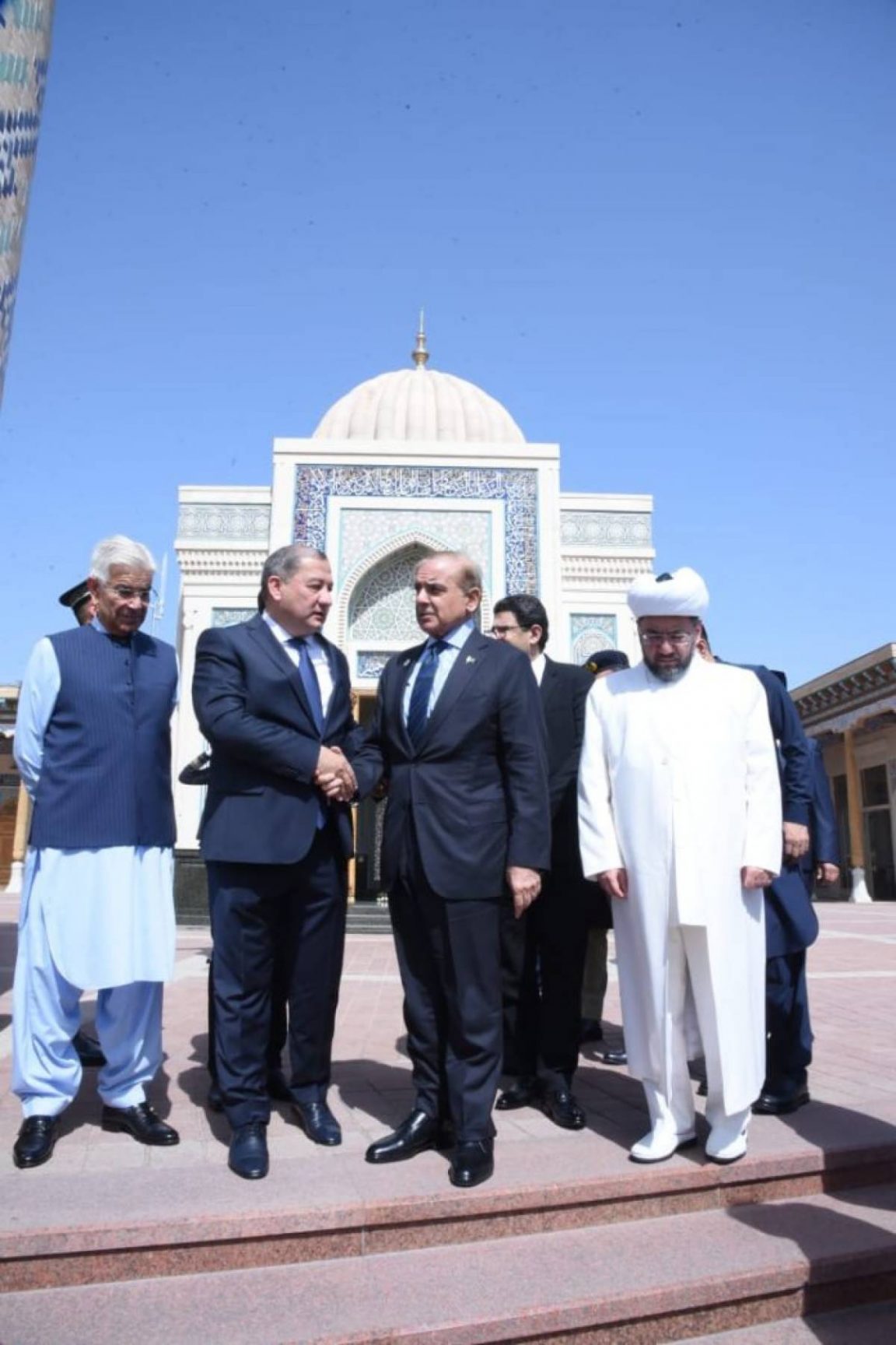 PM visits Samarkand’s historic Khizar mosque