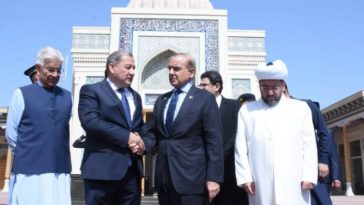 PM visits Samarkand’s historic Khizar mosque