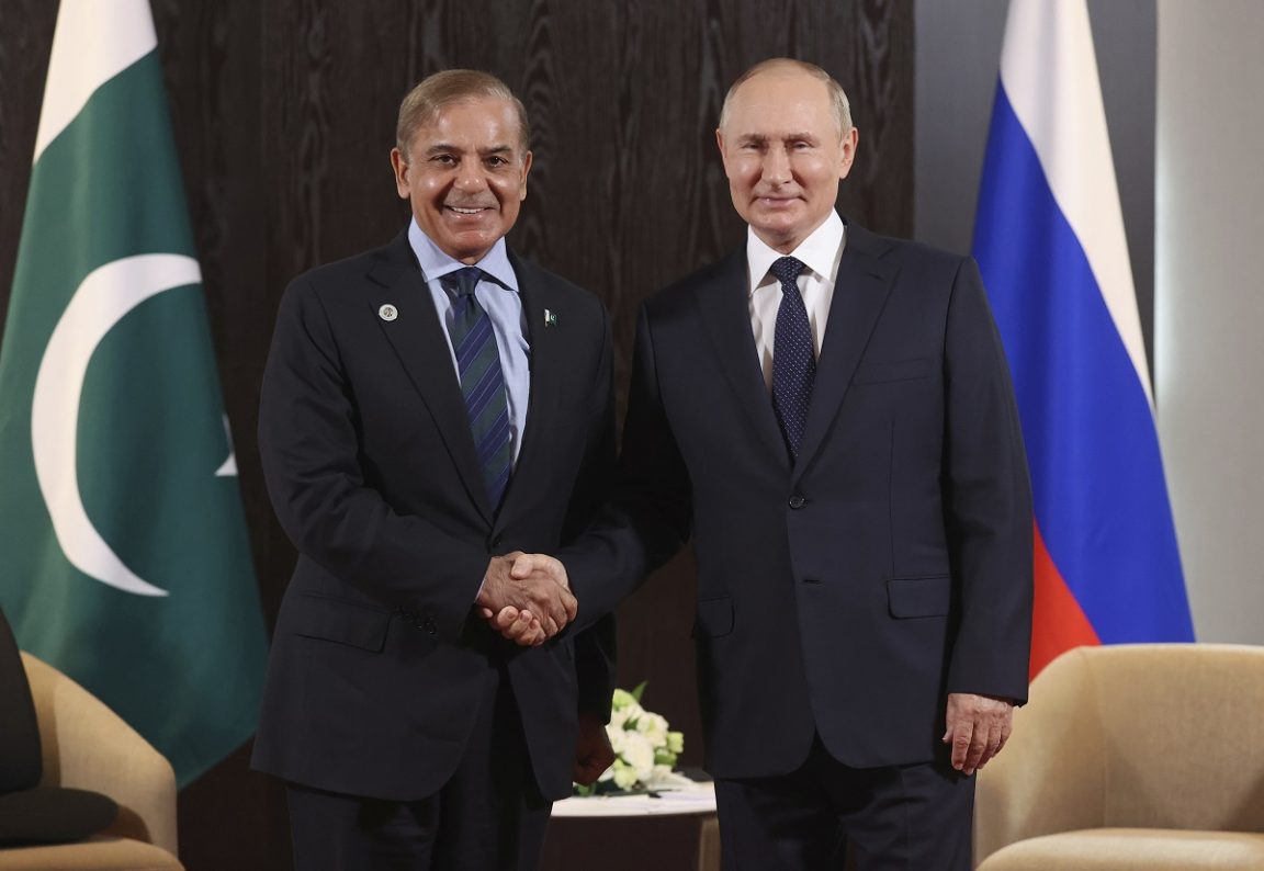 Putin offers Shehbaz gas to warm ties