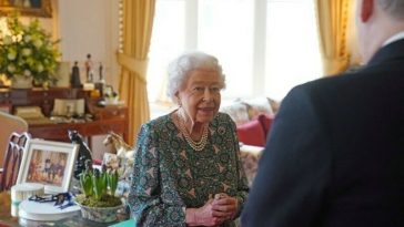 Royal family gathers as Queen Elizabeth under ‘medical supervision’