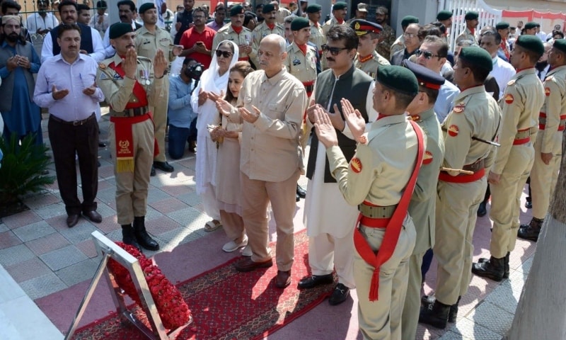 Senators meet family of 1971 war hero