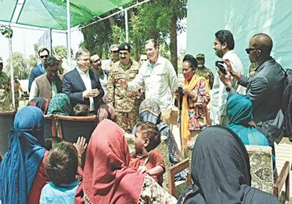 US delegation visits Dadu, vows help to flood-hit people