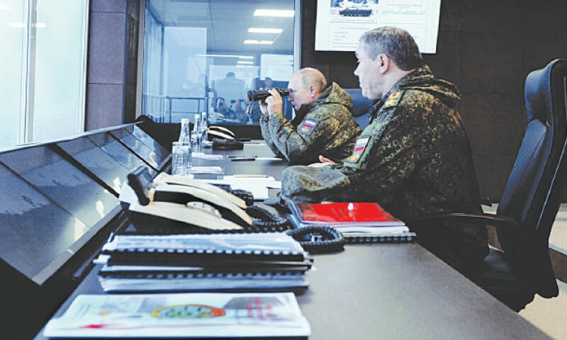 Video shows Putin in tense encounter with military chief